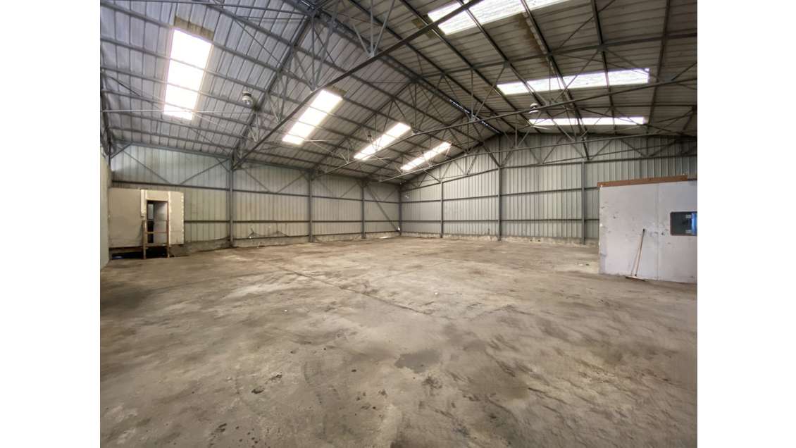 Entrepôt 440m² à louer à Mainvilliers 