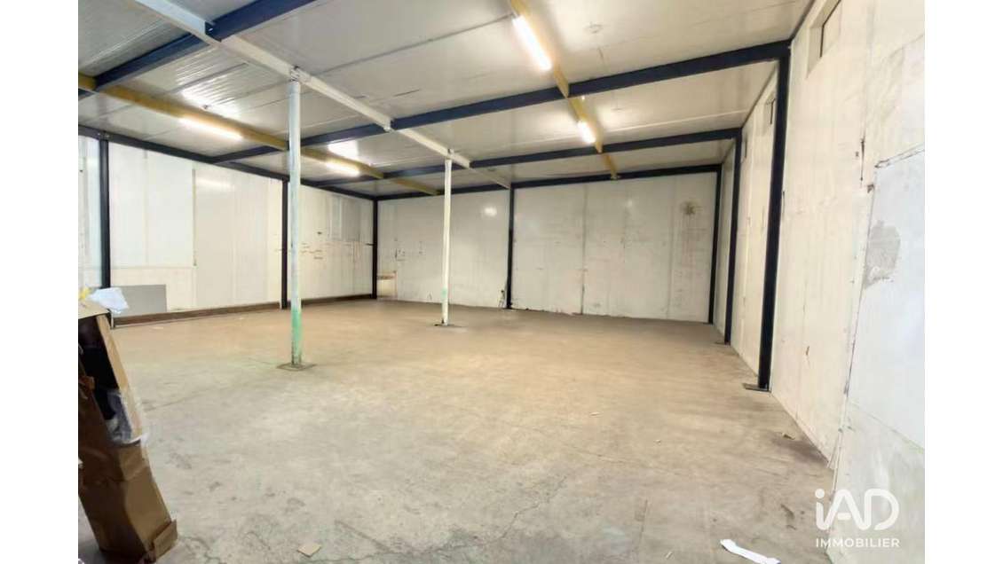 A louer entrepôt 1963m² Mareuil-lès-Meaux zone ZFU