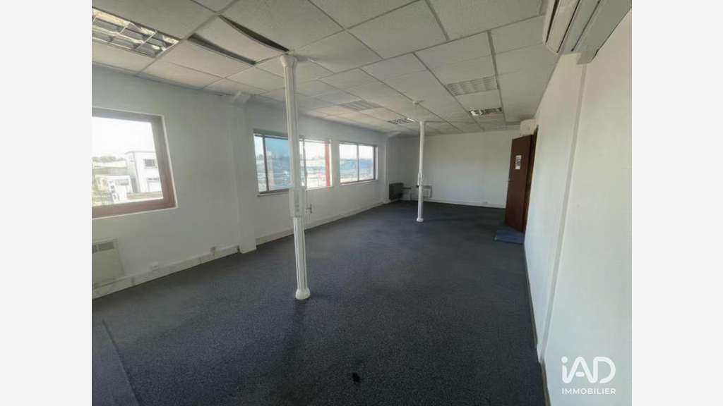 A louer entrepôt 1963m² Mareuil-lès-Meaux zone ZFU