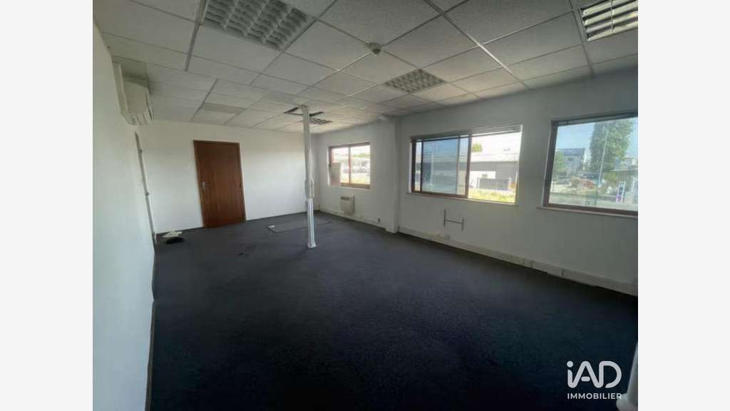 A louer entrepôt 1963m² Mareuil-lès-Meaux zone ZFU