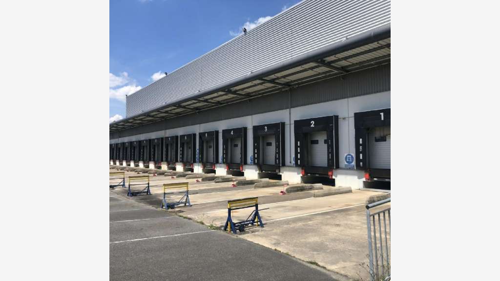 A louer entrepôt de 30 180m² proche d'Orléans
