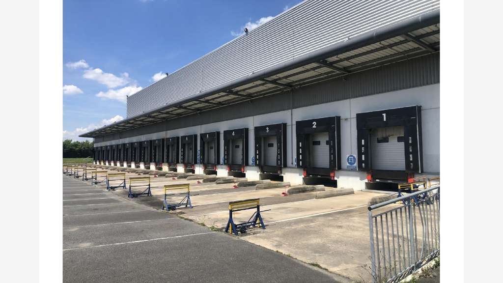 À louer entrepôt 30180m² à Meung proche d'Orléans 