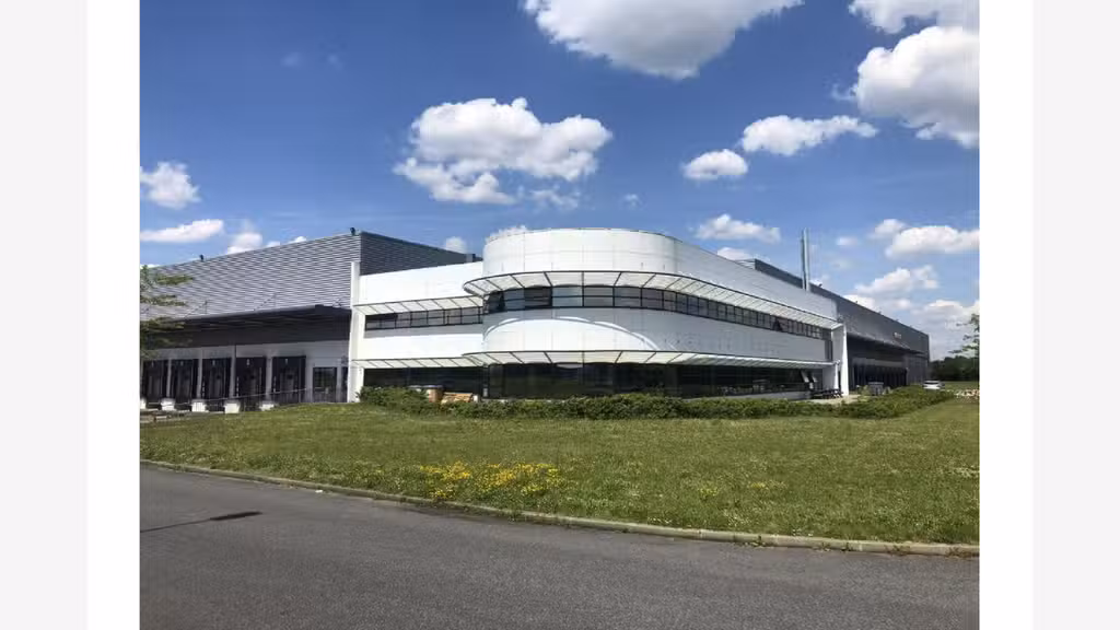 À louer entrepôt 30180m² à Meung proche d'Orléans 