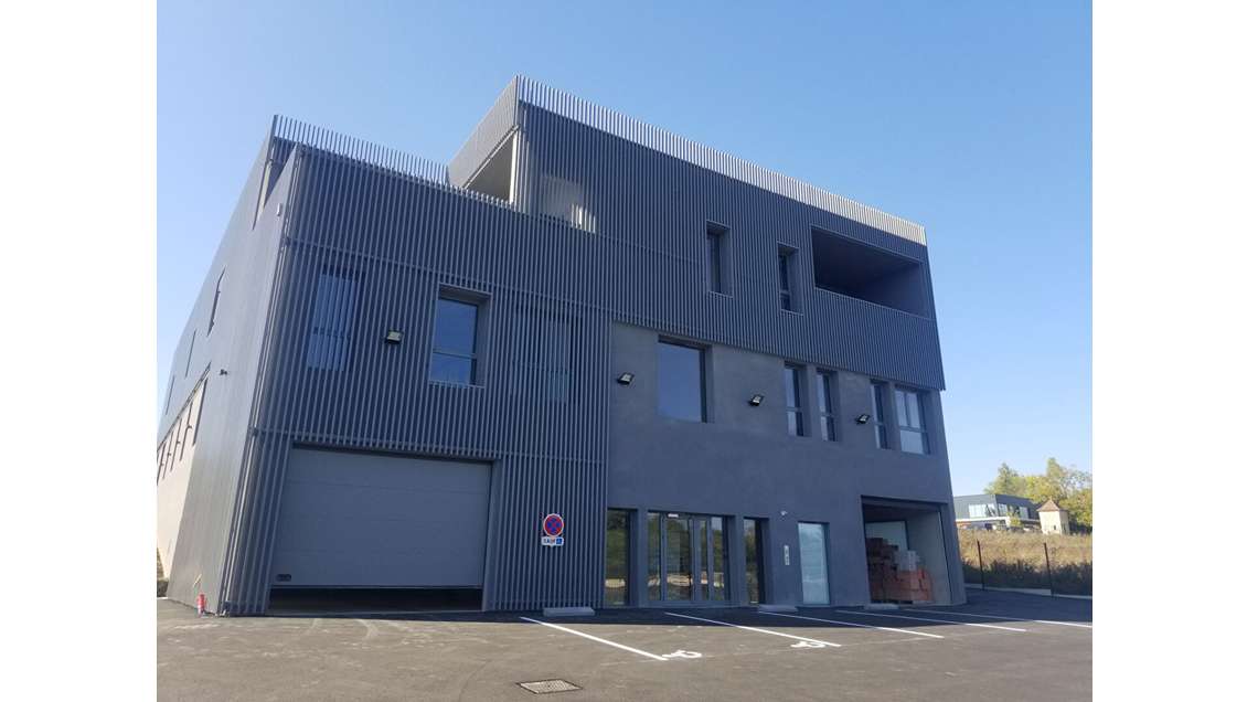 Entrepôt 260m² à louer à Montussan sortie 4 N89