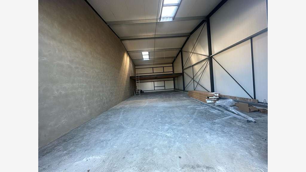 Entrepôt 170m² à louer à Montussan N89