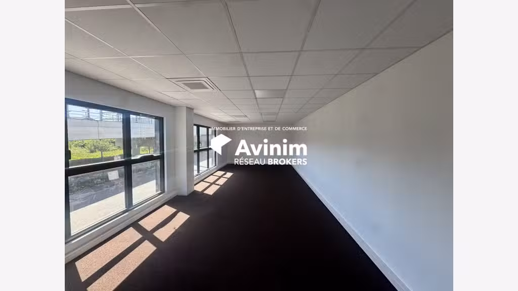 A louer entrepôt neuf 200m² à Stains