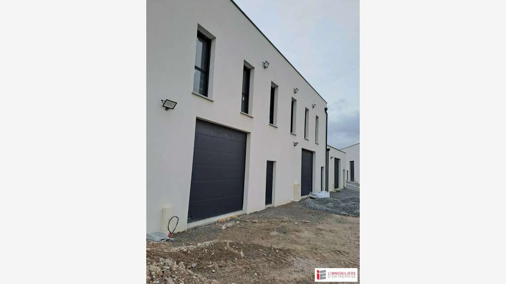 A louer entrepôt 100m² ZAC proche rocade de Rennes