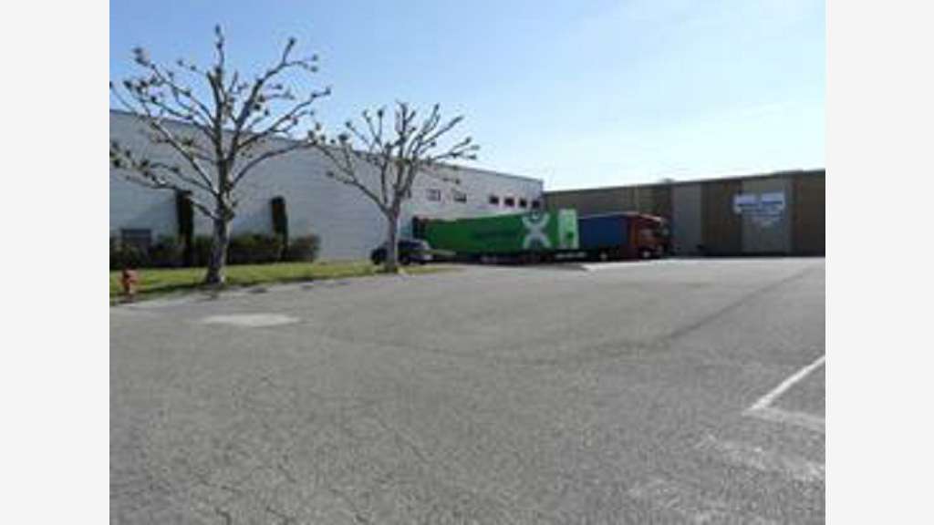 À louer entrepôt 8500m² à Orange
