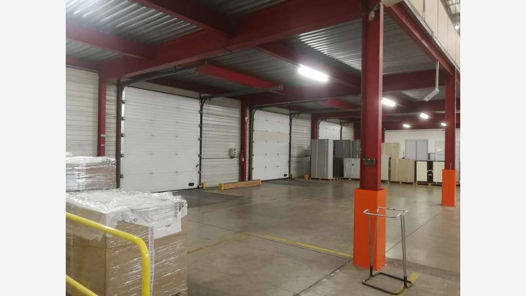 À louer entrepôt 8500m² à Orange