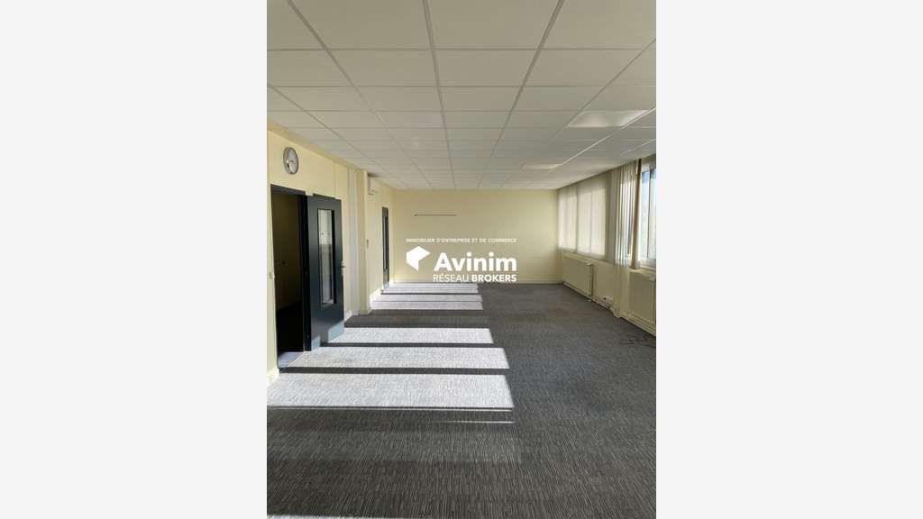 A louer entrepôt avec bureaux 5354m² Garonor 94