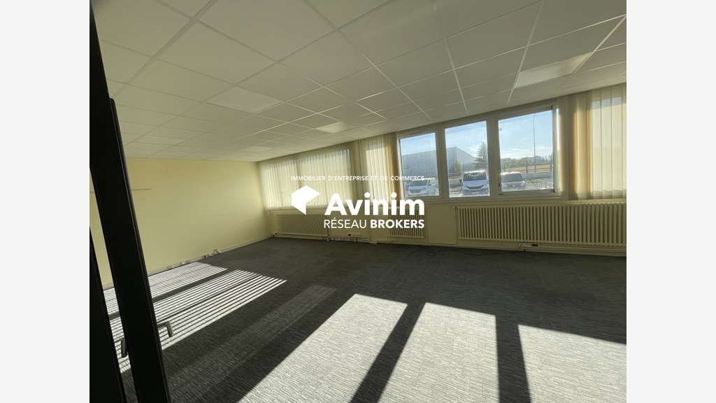A louer entrepôt avec bureaux 5354m² Garonor 94