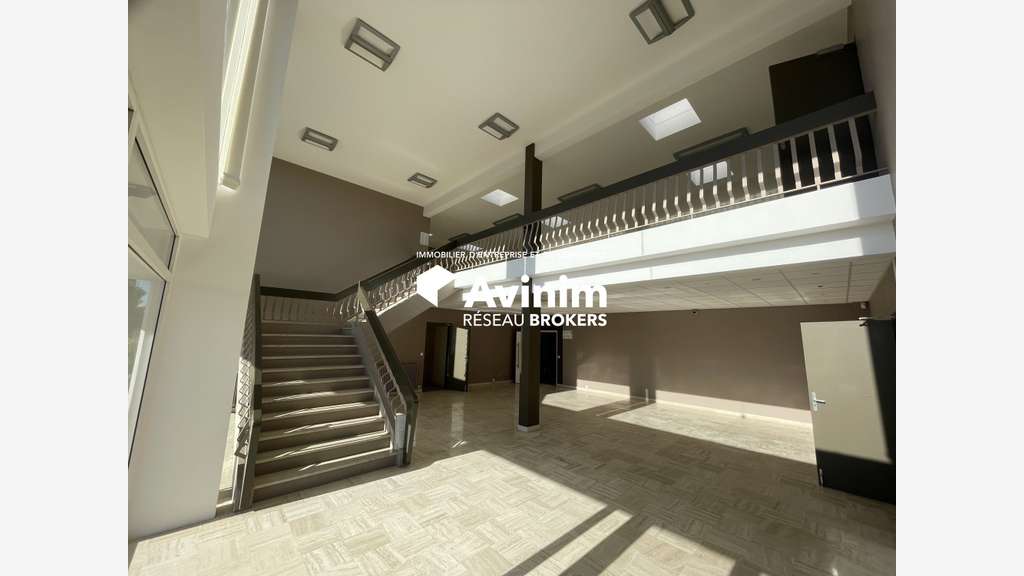 A louer entrepôt avec bureaux 5354m² Garonor 94