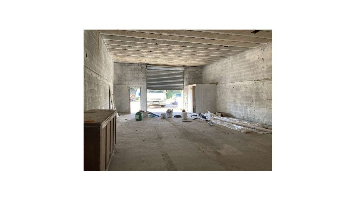 A louer local 100m² prox St-Laurent-de-la-Salanque