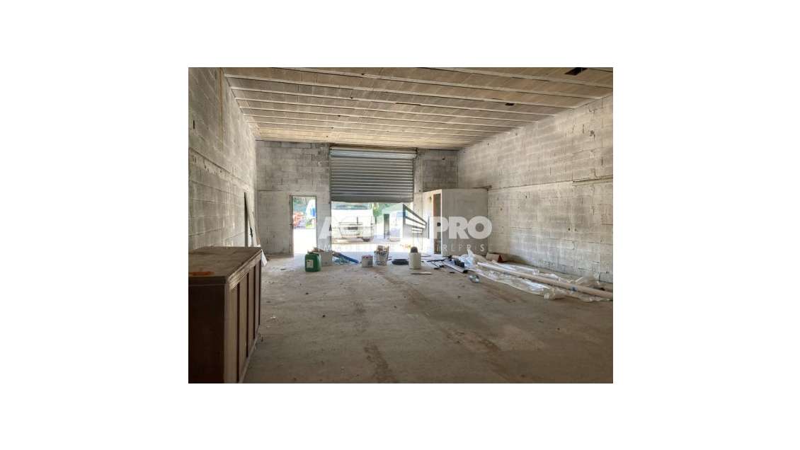 A louer local 100m² prox St-Laurent-de-la-Salanque