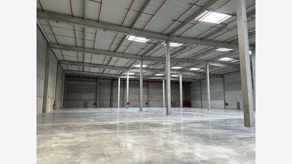 A louer cellule logistique 3977m² à St Barthelemy
