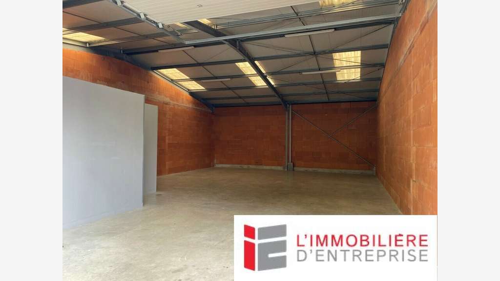 A louer local d'activité 160m² à Plescop