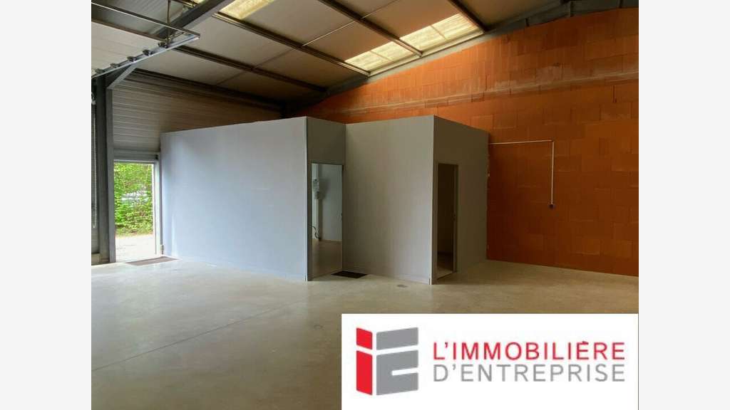 A louer local d'activité 160m² à Plescop