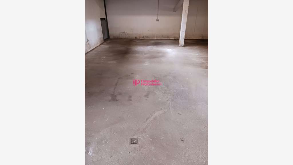 A louer entrepôt 240m² en entrée de Quimper