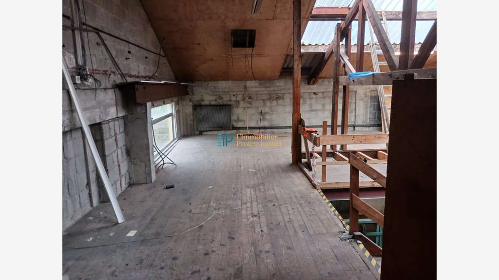A louer entrepôt 240m² en entrée de Quimper