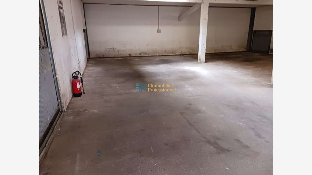 A louer entrepôt 240m² en entrée de Quimper