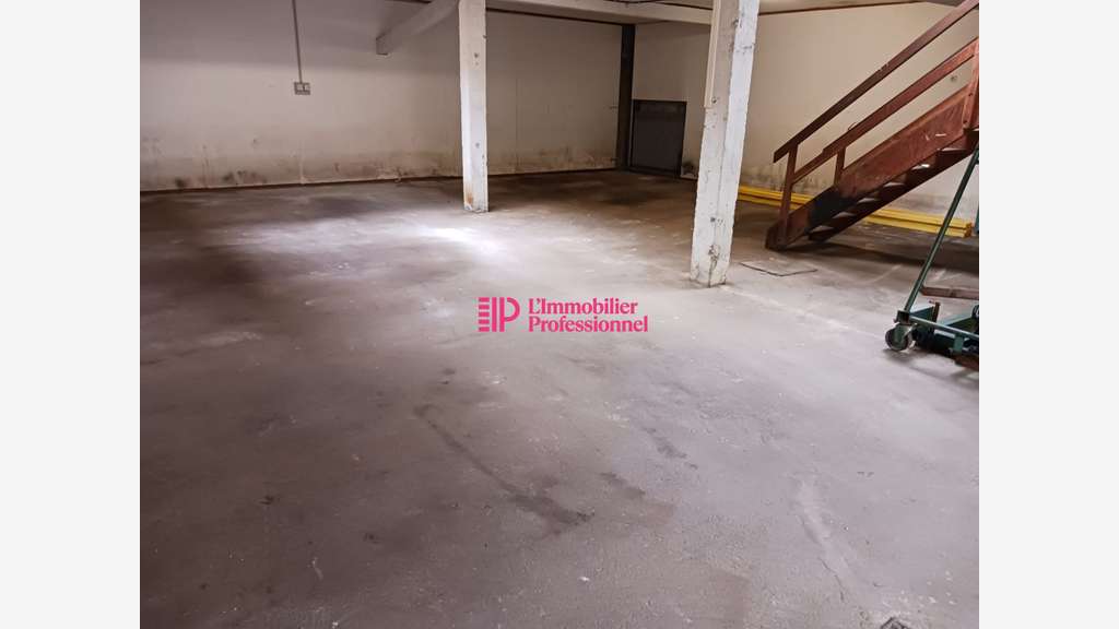 A louer entrepôt 240m² en entrée de Quimper