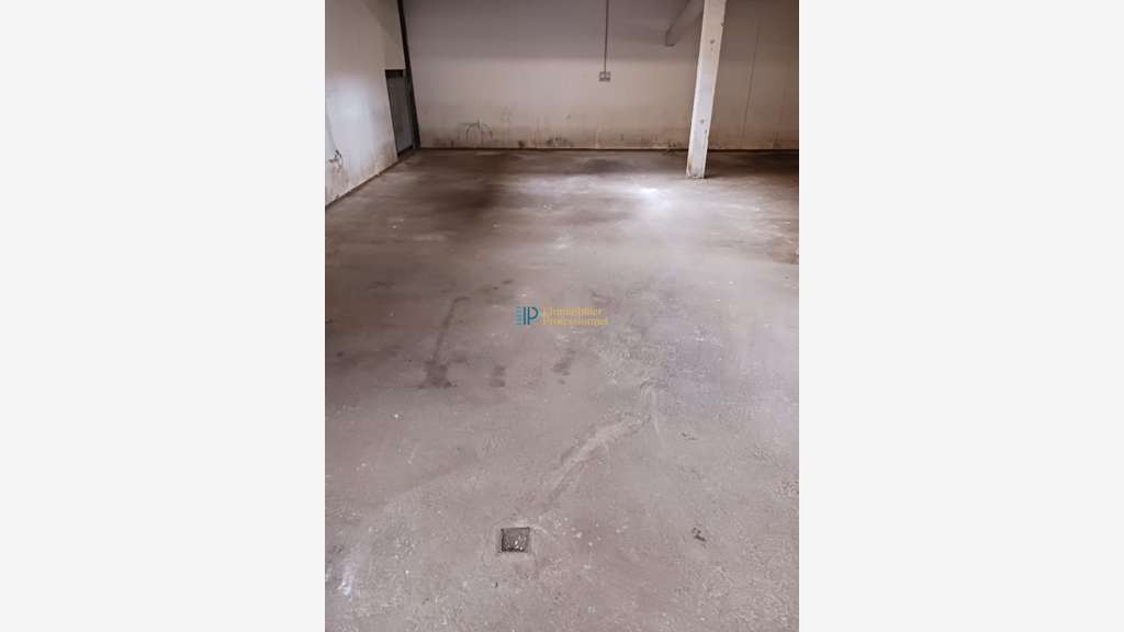 A louer entrepôt 240m² en entrée de Quimper