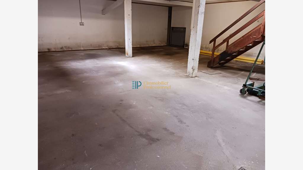 A louer entrepôt 240m² en entrée de Quimper