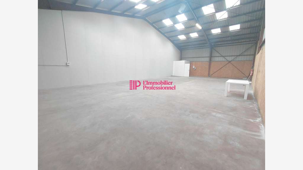 A louer entrepôt 192m² proche grands axes àQuimper