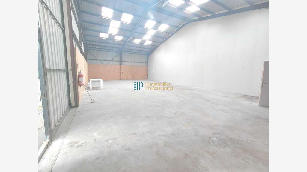 A louer entrepôt 192m² proche grands axes àQuimper