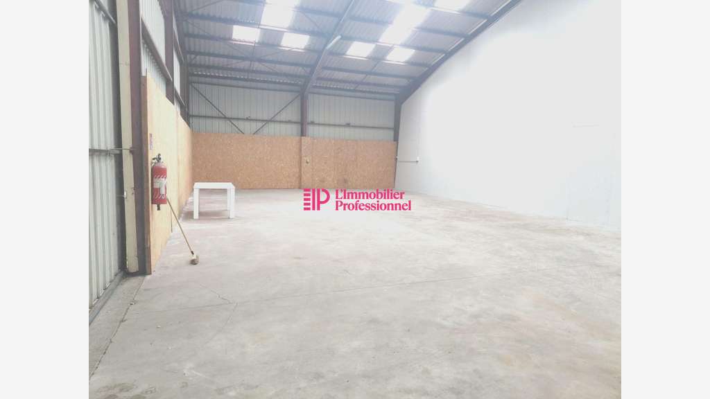 A louer entrepôt 192m² proche grands axes àQuimper