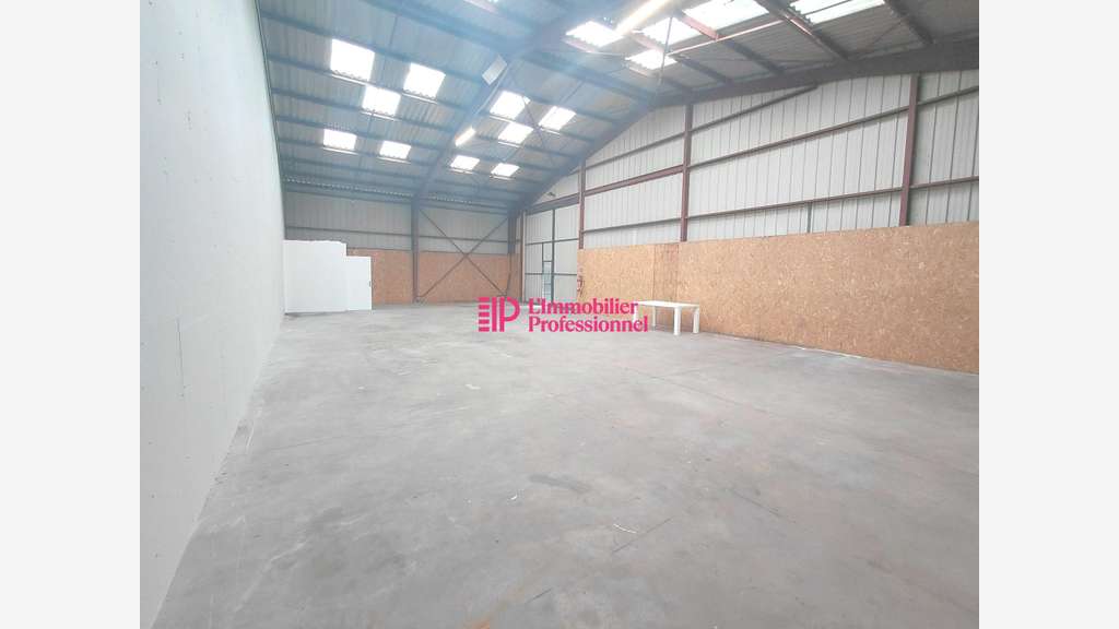 A louer entrepôt 192m² proche grands axes àQuimper