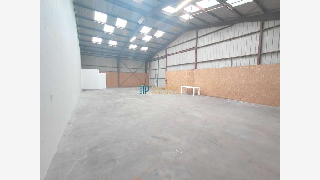 A louer entrepôt 192m² proche grands axes àQuimper