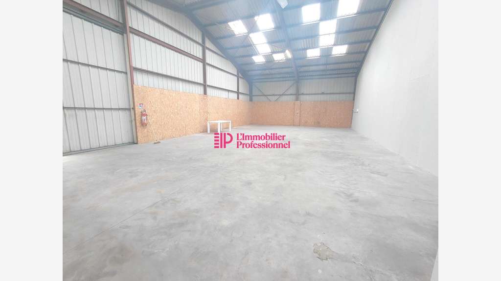 A louer entrepôt 192m² proche grands axes àQuimper