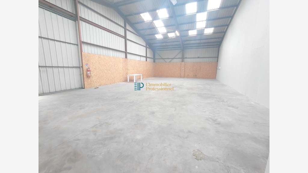 A louer entrepôt 192m² proche grands axes àQuimper