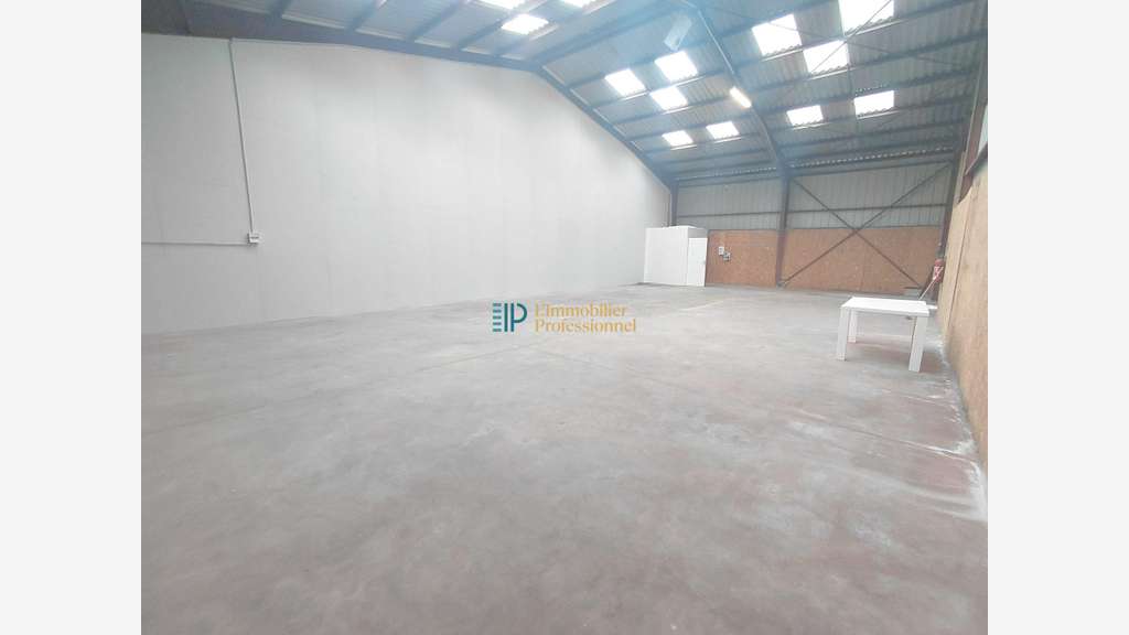 A louer entrepôt 192m² proche grands axes àQuimper