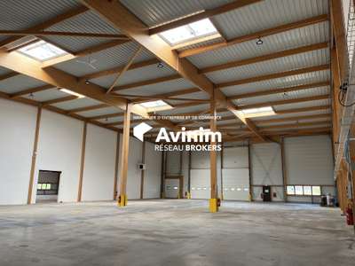 A louer entrepôt récent 3287m² à Brie-Comte-Rober