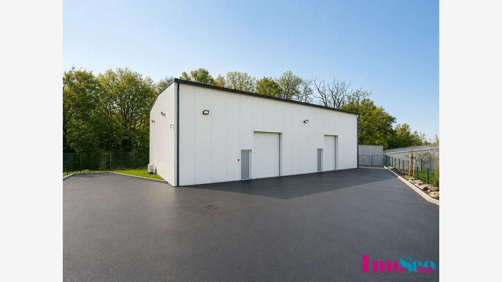 Entrepôt 250m² à louer à Saint-Loubès proche A10