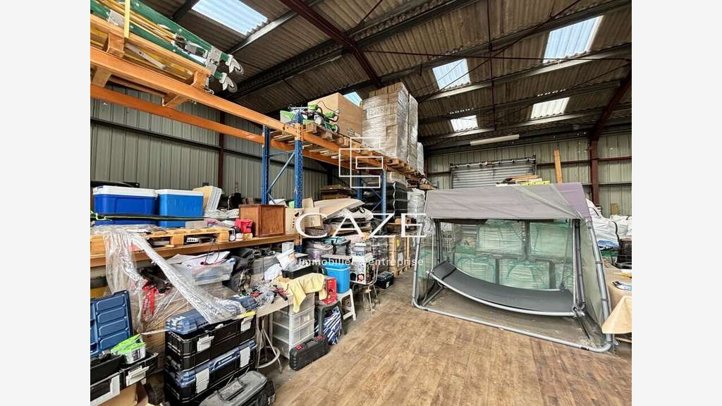 A louer entrepôt 320m² St-Médard-de-Guizières A89