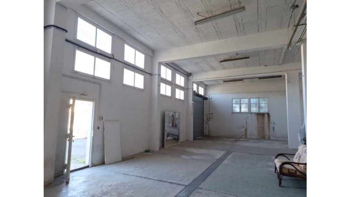 A louer local entrepôt 476m² à Saint-Raphaël