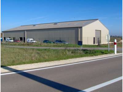 A vendre ou à louer entrepôt 920m² proche Auxerre