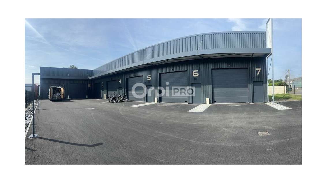 Entrepôt 70m² à louer à Saint-Vincent-de-Tyrosse