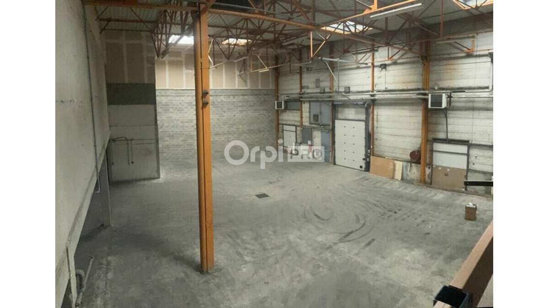 A louer entrepôt de 6042m² secteur Genlis