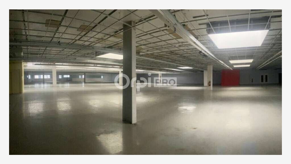A louer entrepôt de 6042m² secteur Genlis