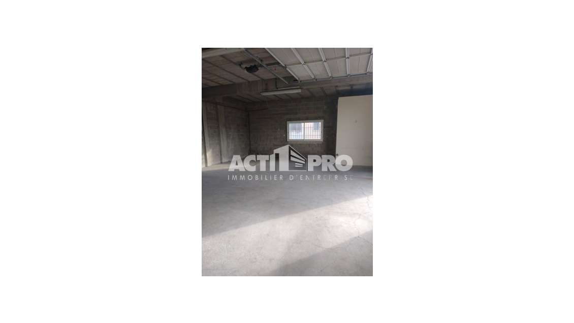 A louer Entrepôt et bureaux 150m² à Perpignan