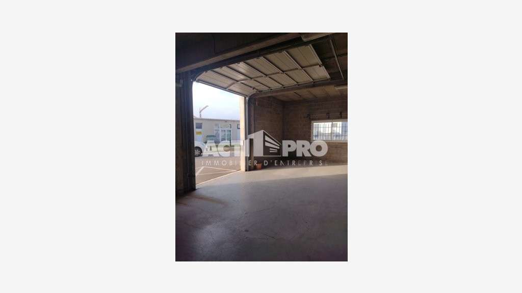 À louer Entrepôt et bureaux 150m² à Perpignan