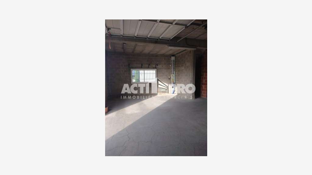 À louer Entrepôt et bureaux 150m² à Perpignan