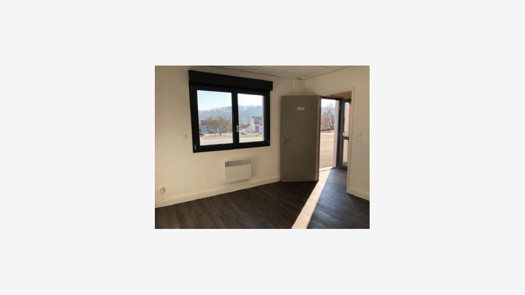 À louer entrepôt 450m² proche de Saint-Omer