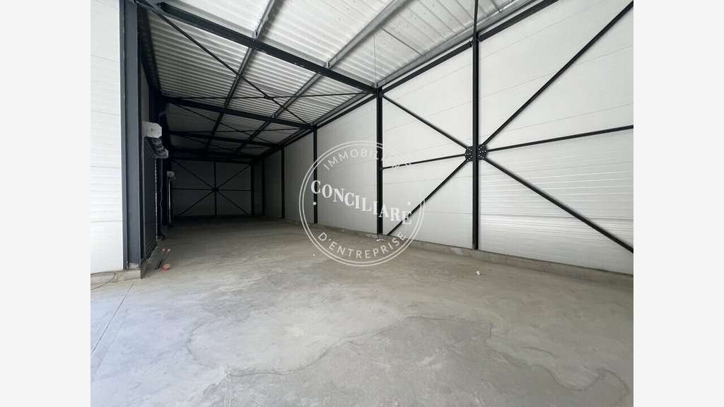 Entrepôt 473m² à louer à Seysses zone SEGLA II