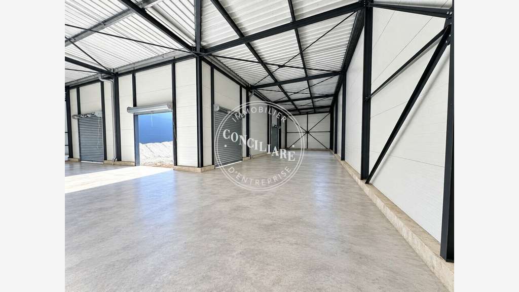 Entrepôt 473m² à louer à Seysses zone SEGLA II