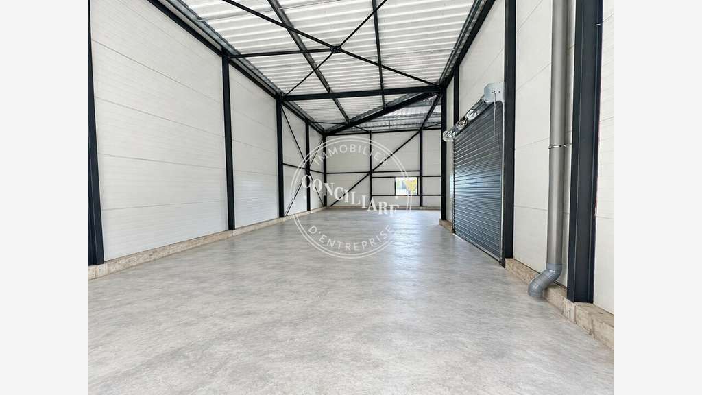 Entrepôt 473m² à louer à Seysses zone SEGLA II
